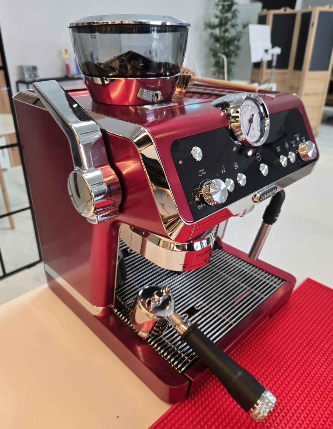 DeLonghi La Specialista Espresso Machine - Red