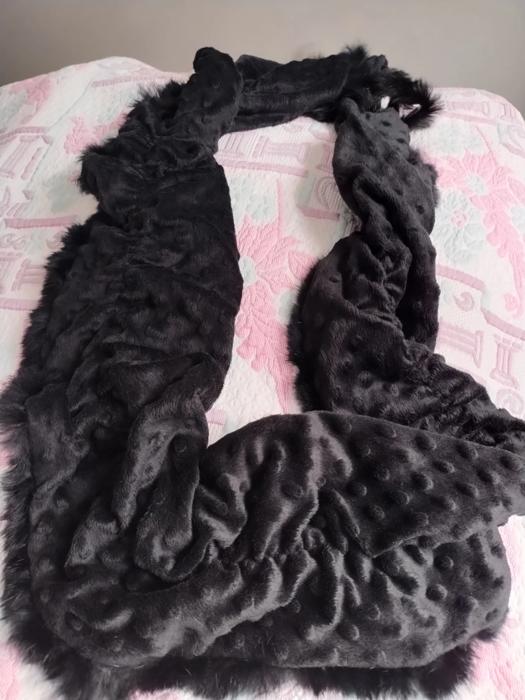 Black Faux Fur Scarf with Embossed Pattern - photo 3