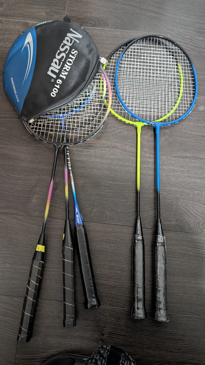 Nassau Storm 6100 Badminton Rackets with Bag