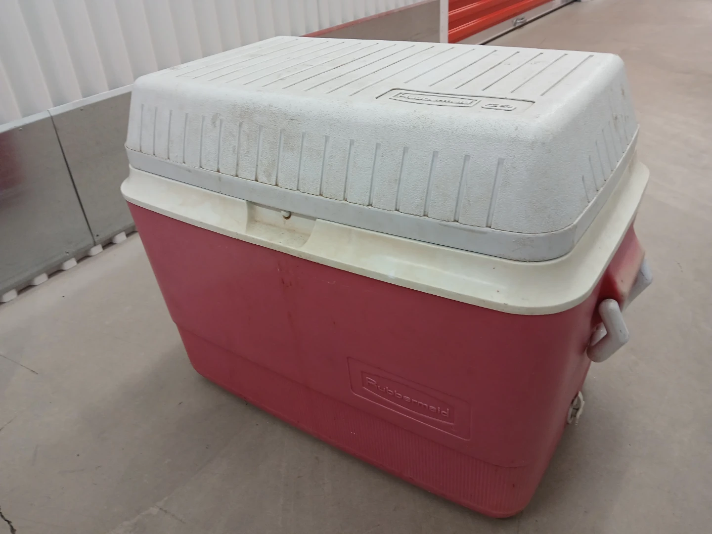 Rubbermaid 56 qt Cooler insulated portable heavy duty handles - photo 5