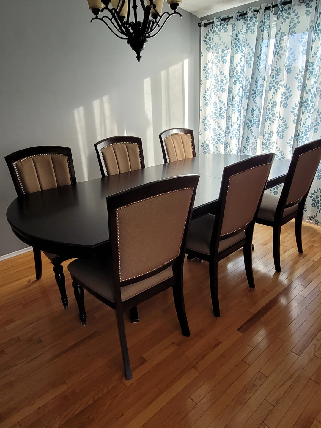 Dining Table and 6 Chairs Set