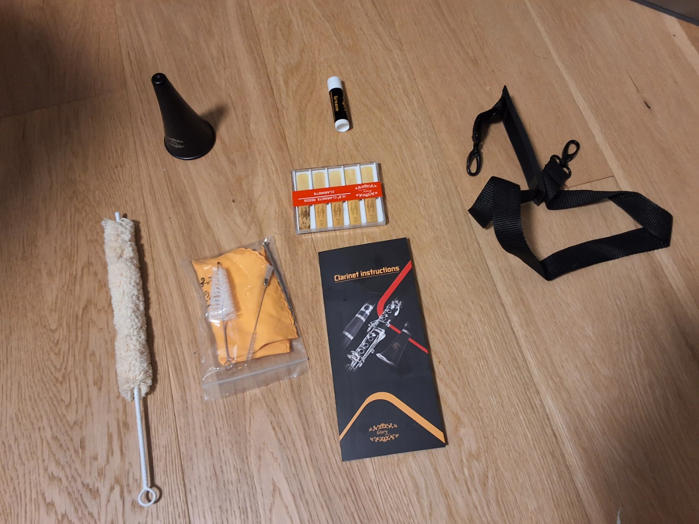 Glory Clarinet with accessories and case - photo 2