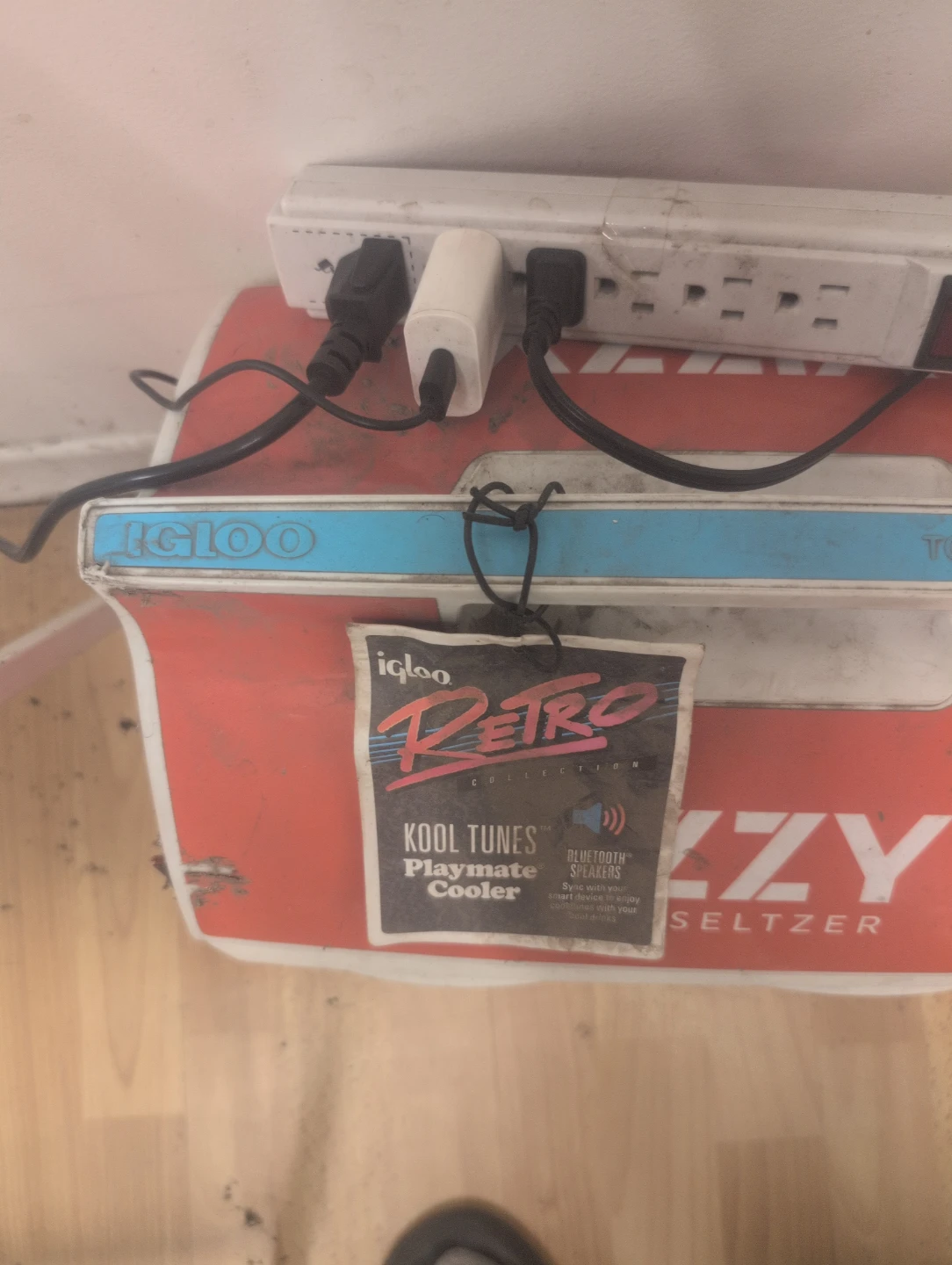 Igloo Kool Tunes Playmate Cooler with Bluetooth Speakers - photo 2