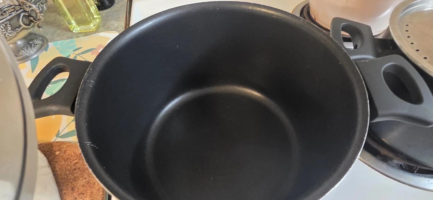 💥Moving Sale💥2 Ikea Black Pots with Lids🥕 - photo 2