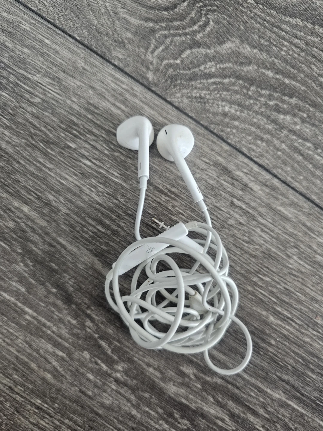 Apple EarPods with 3.5mm Jack