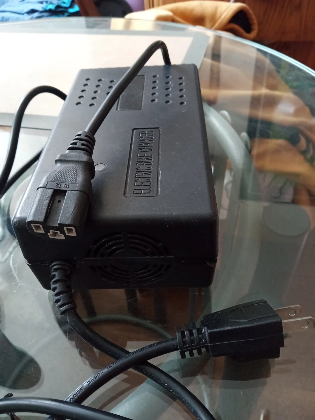 E bike bat charger - photo 2