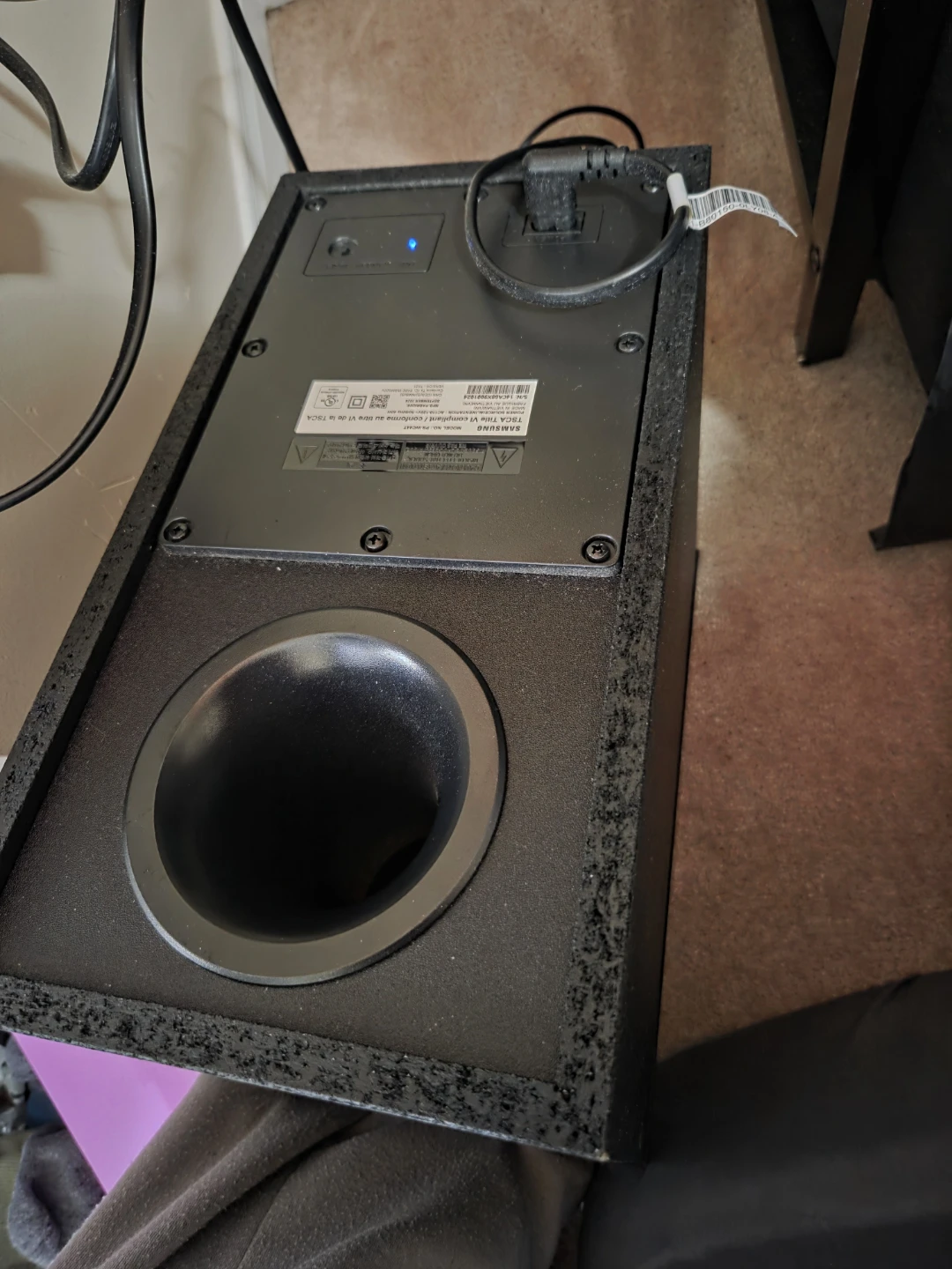 Hisense TV 4K, Samsung soundbar with Subwoofer - photo 3