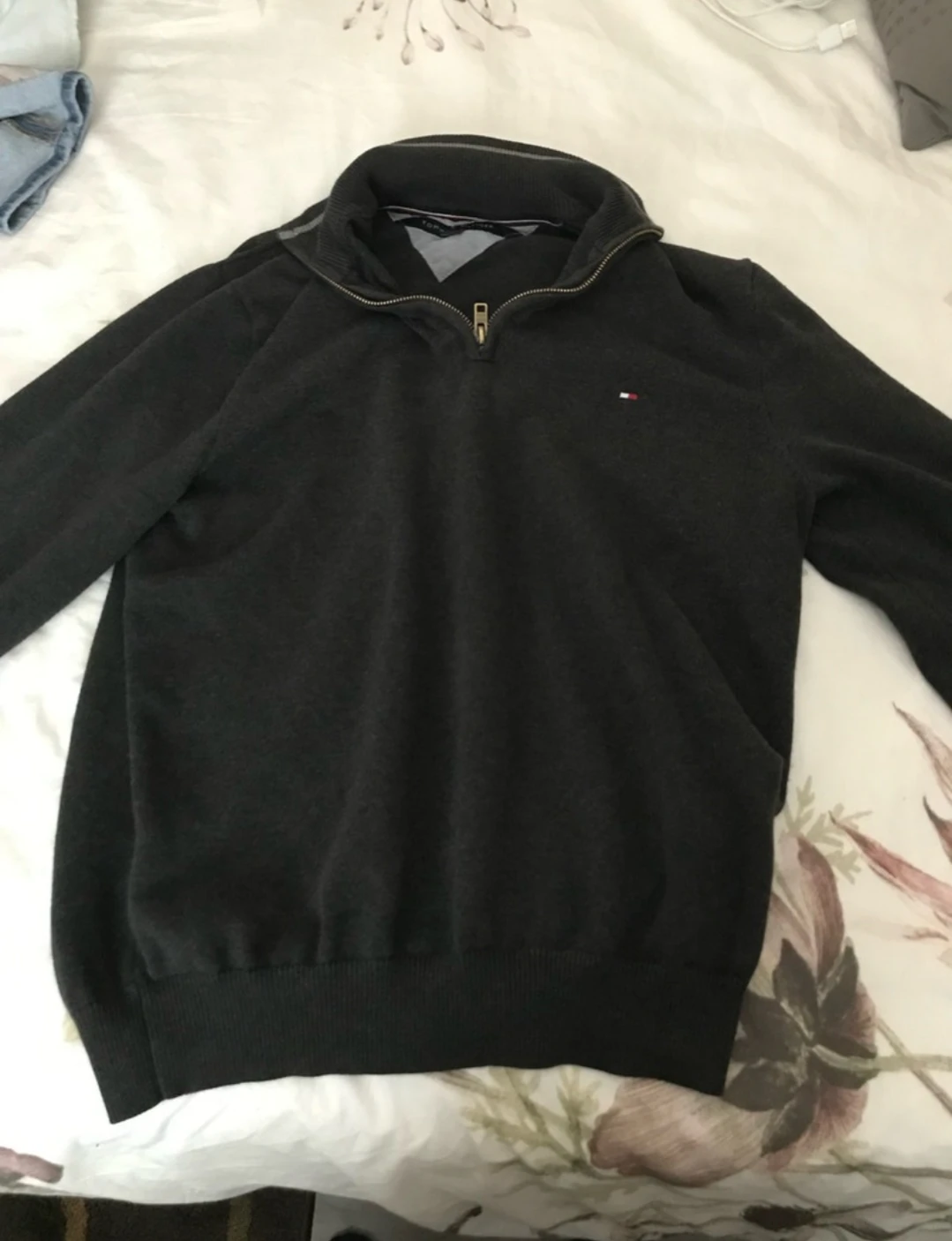 Tommy Hilfiger Quarter Zip Sweater - Men's Medium