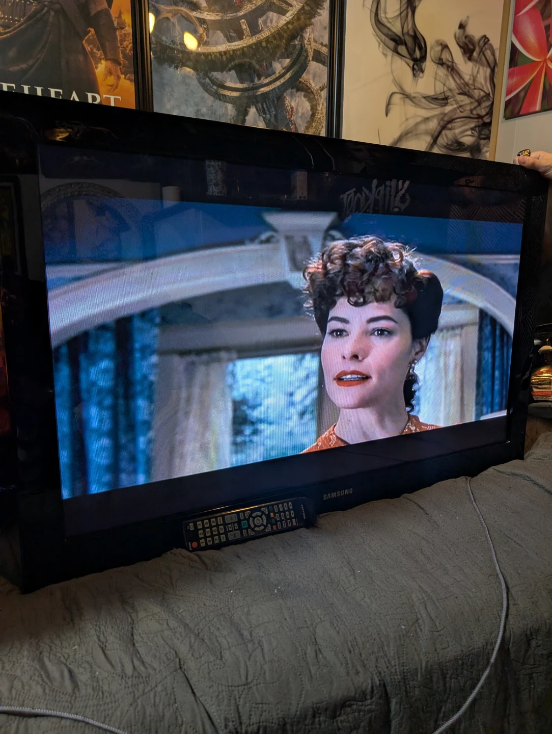 Samsung 46-inch Flatscreen TV - photo 3