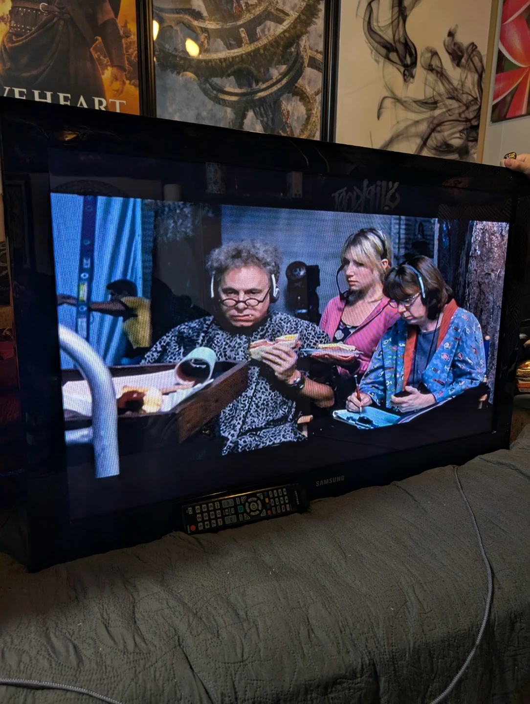 Samsung 46-inch Flatscreen TV - photo 4