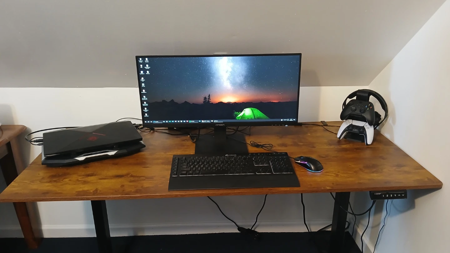 Standing Desk with Wood Top / Escritorio con ajuste de altura