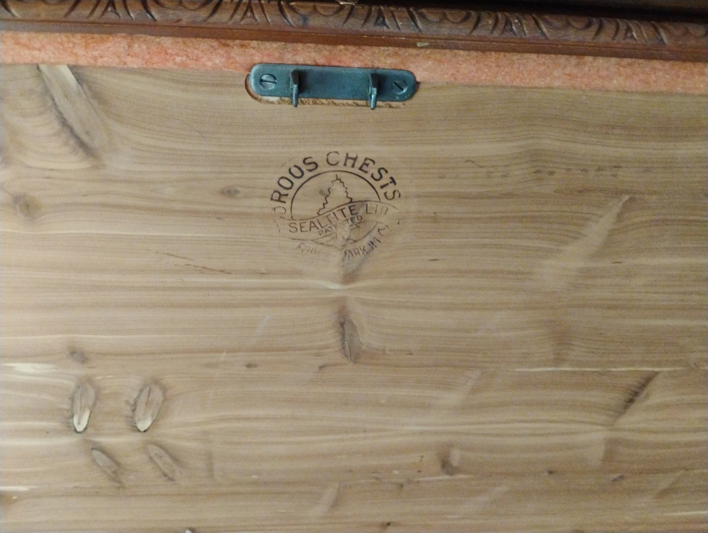 Antique Roos Cedar Chest - photo 4