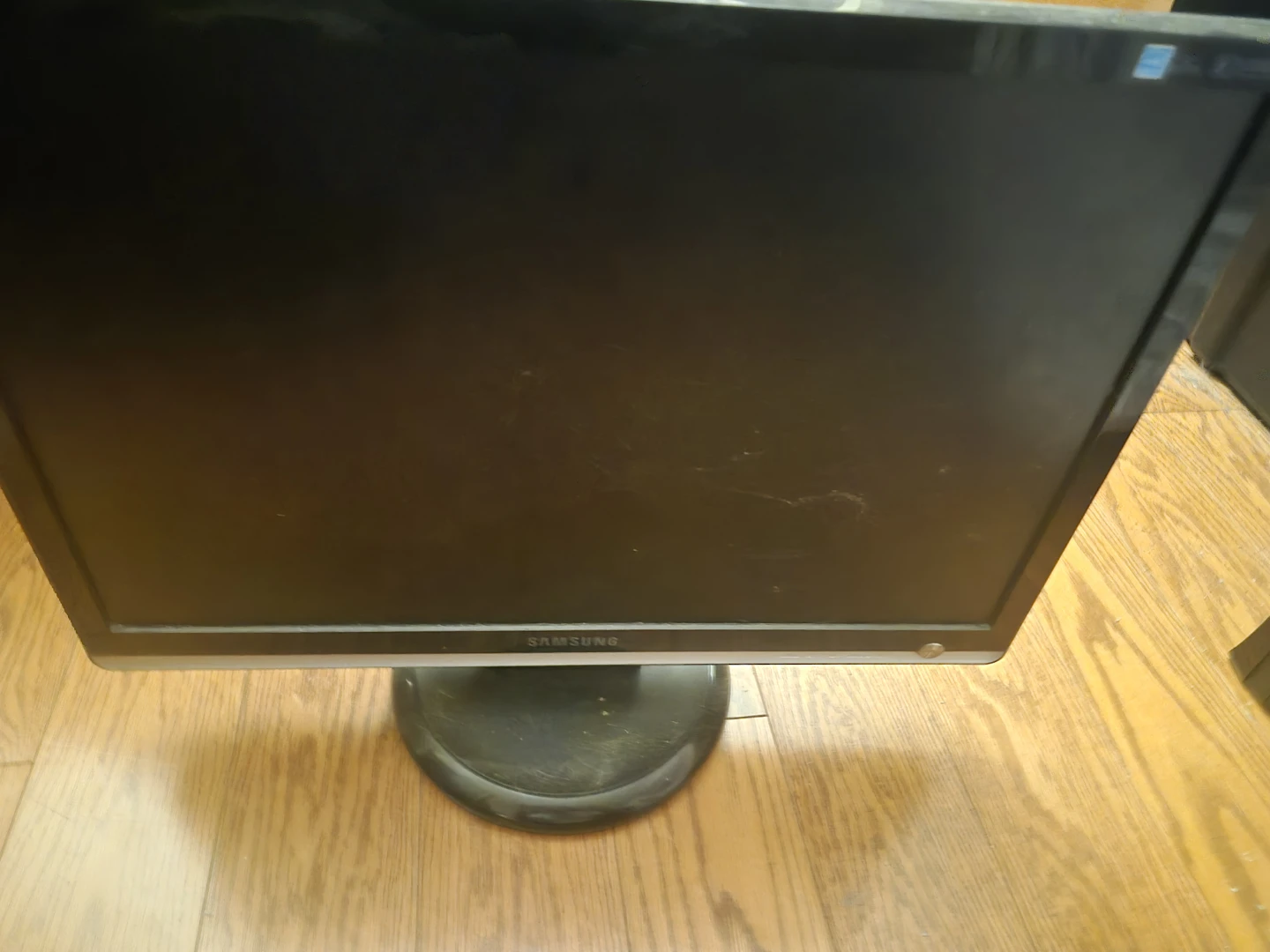 Samsung SyncMaster 226bw Monitor - photo 3