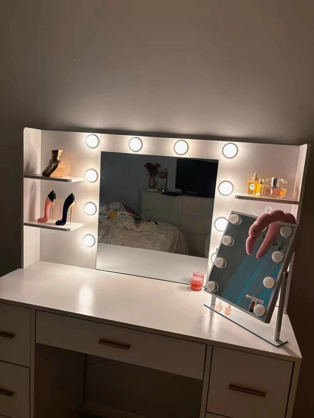 White Vanity Desk with Lights With Gold Handels - photo 3