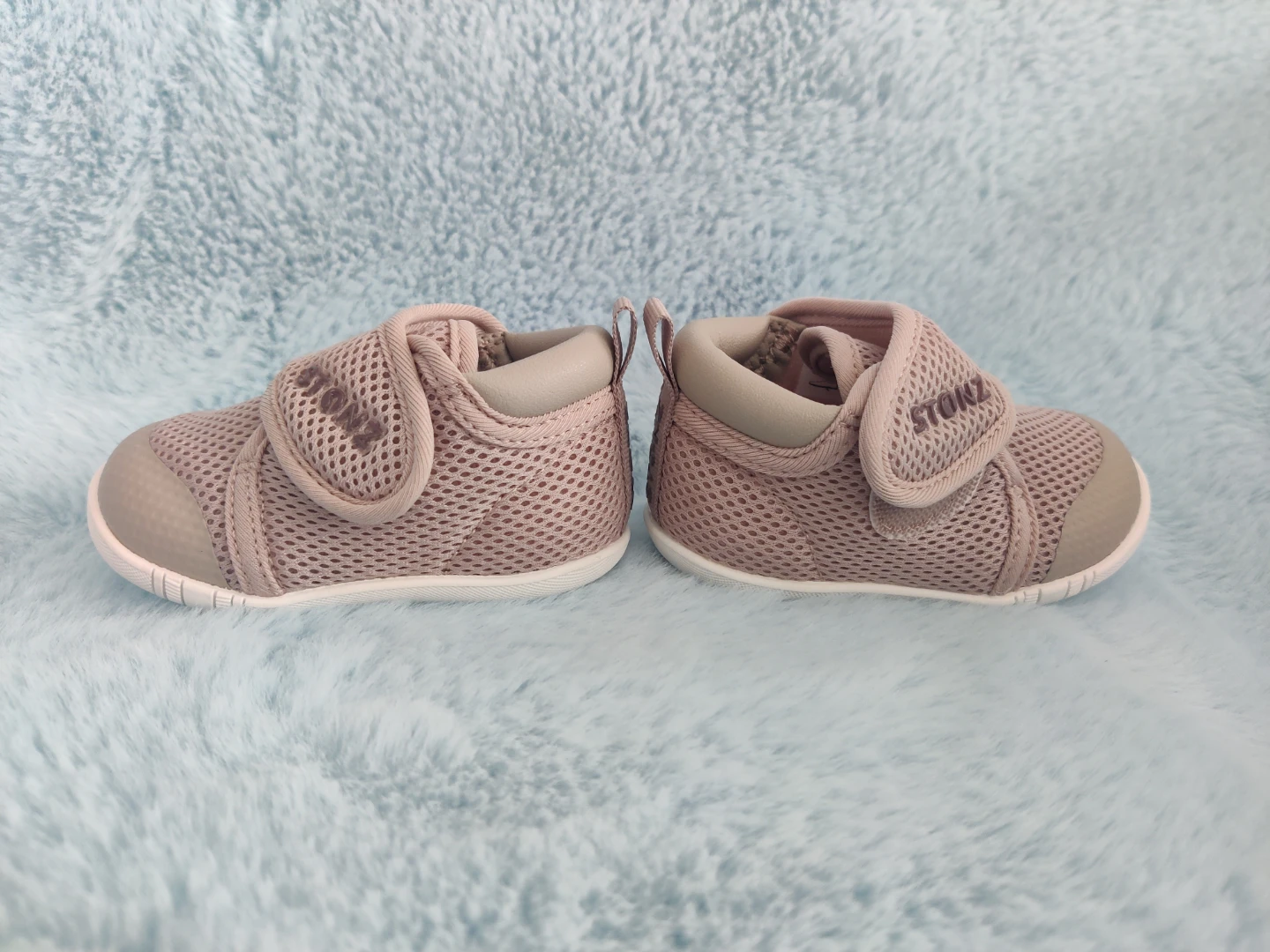 Stonz baby Shoes Size 4 - photo 2