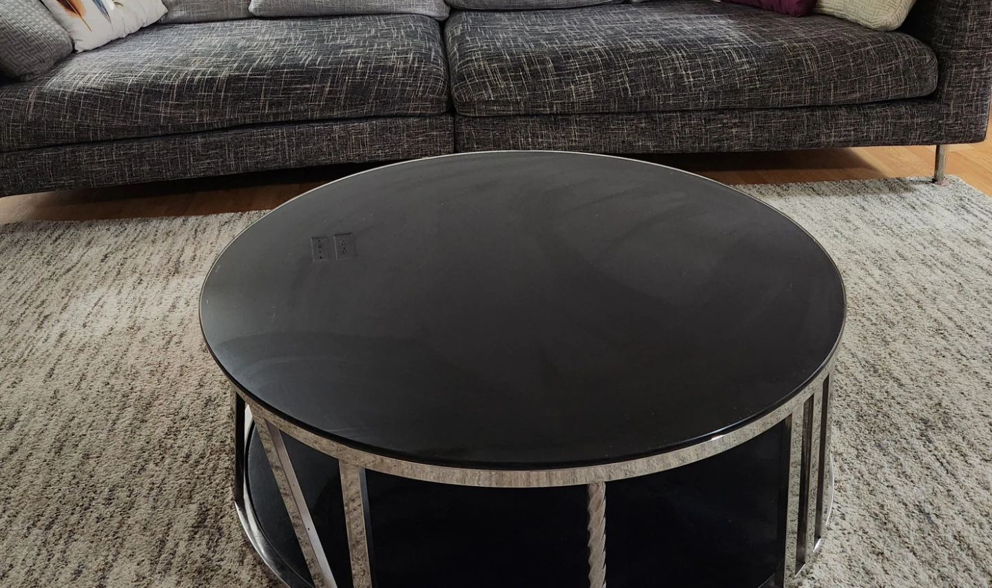 a stylish sofa table - photo 2