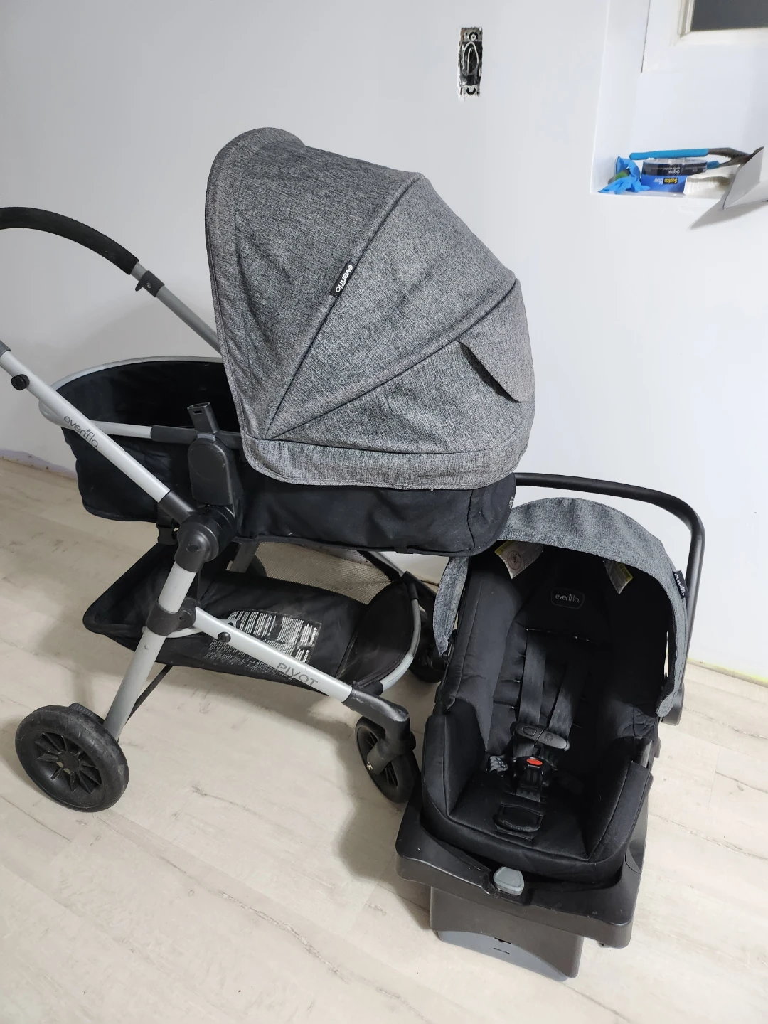 Evenflo Pivot Travel System with Car Seat & Stroller - photo 4