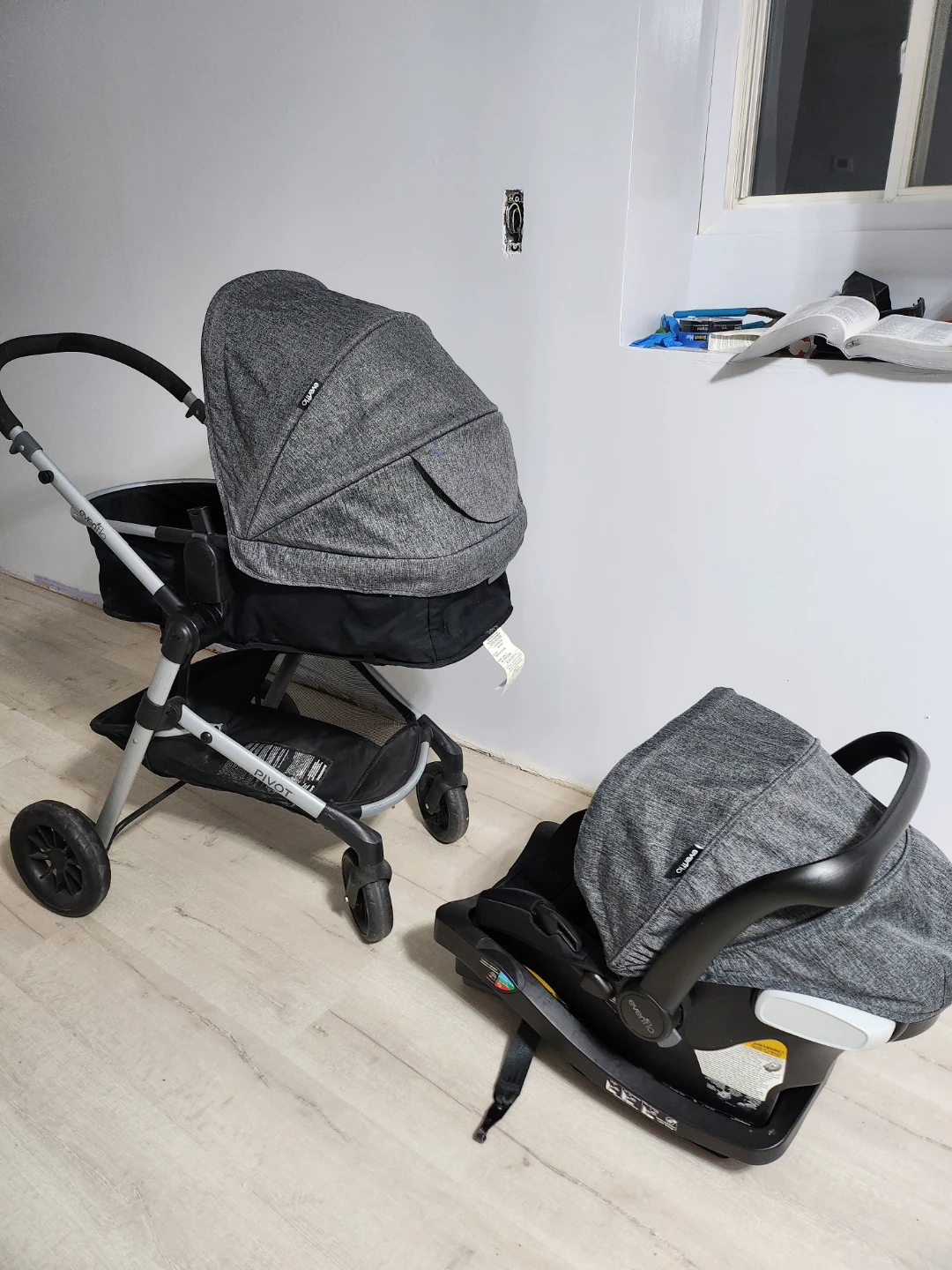 Evenflo Pivot Travel System with Car Seat & Stroller - photo 5