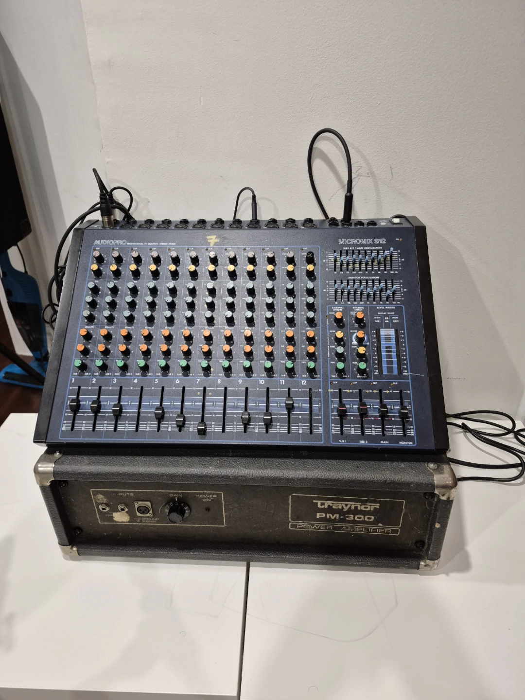 Yorkville Audiopro mixer with Amplifier - photo 3