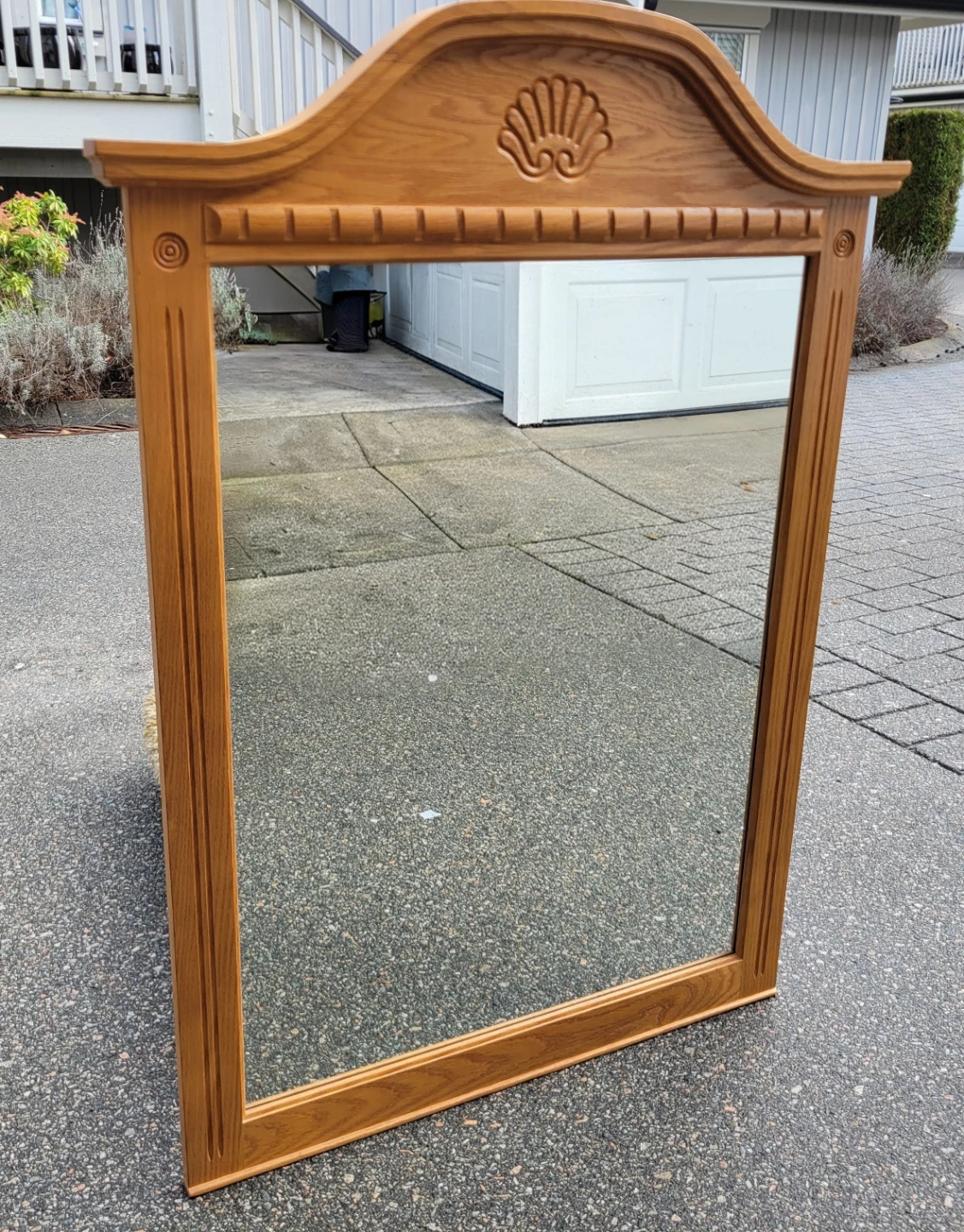 Beautiful Oak Wood Mirror with Carved Shell Detail. 32" x 44" - photo 2