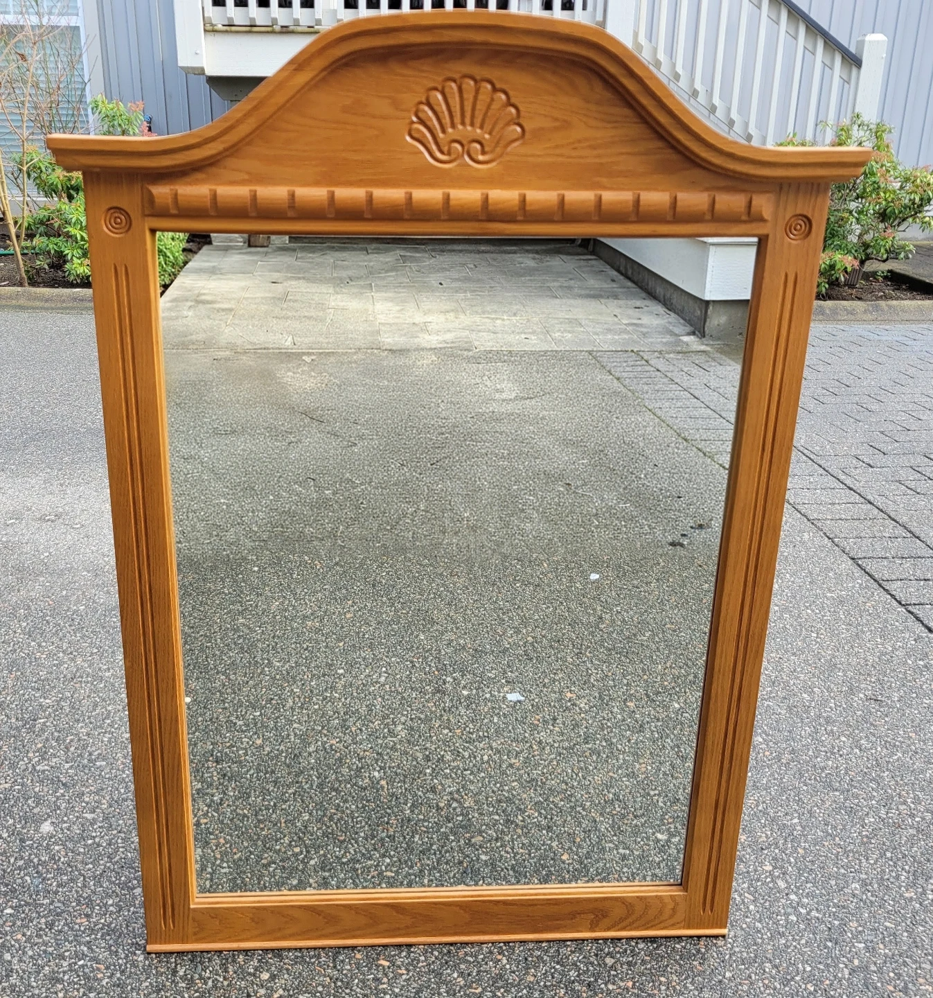 Beautiful Oak Wood Mirror with Carved Shell Detail. 32" x 44" - photo 3
