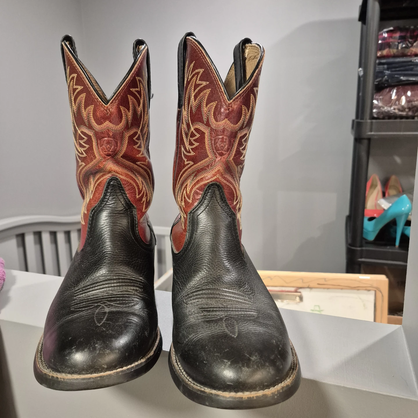 Ariat Black and Red Cowboy Boots - Size 9.5EE - photo 2