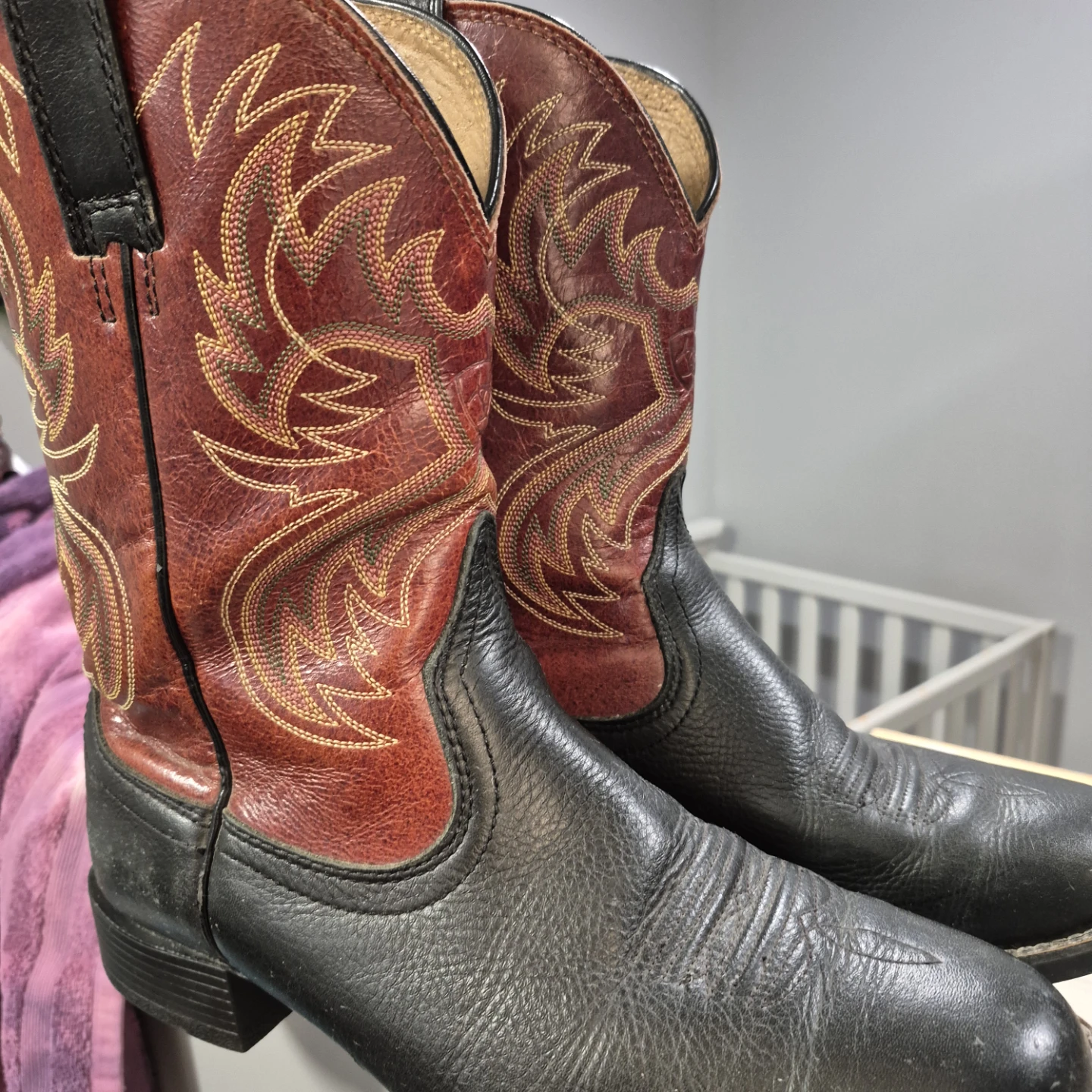 Ariat Black and Red Cowboy Boots - Size 9.5EE - photo 4