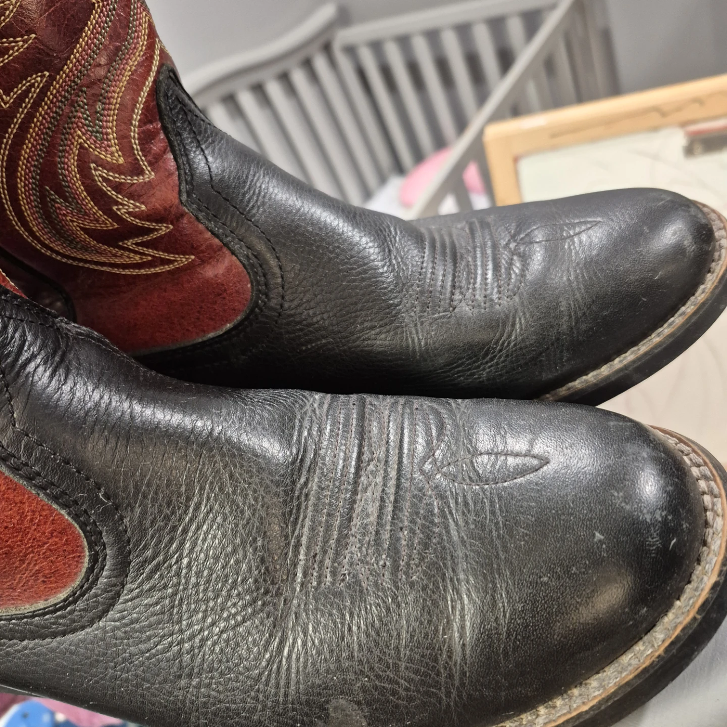 Ariat Black and Red Cowboy Boots - Size 9.5EE - photo 5