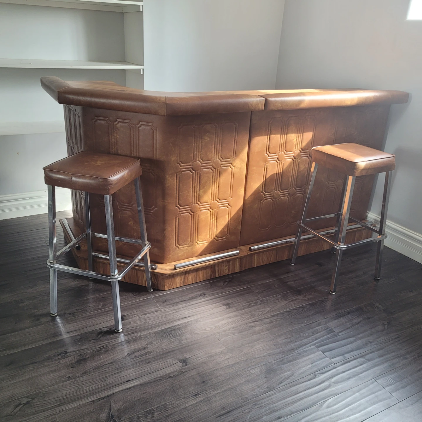Vintage Bar with 2 Stools - photo 3