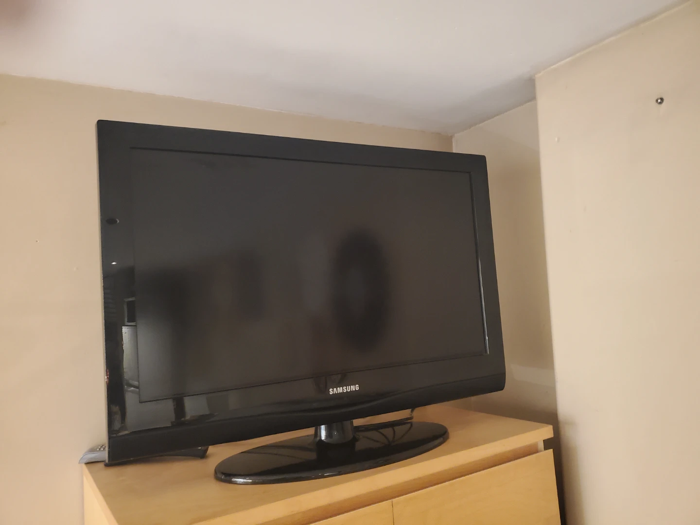 Samsung 32-inch LED TV LN32C350D1D