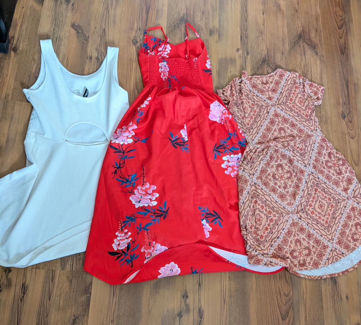 Bundle of 3 Women's Dresses - photo 2