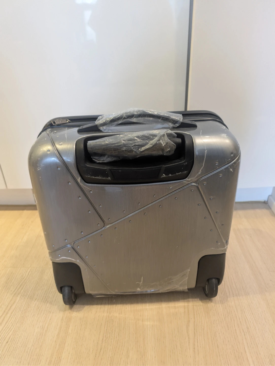 Small Delsey Carry-On Luggage - photo 3