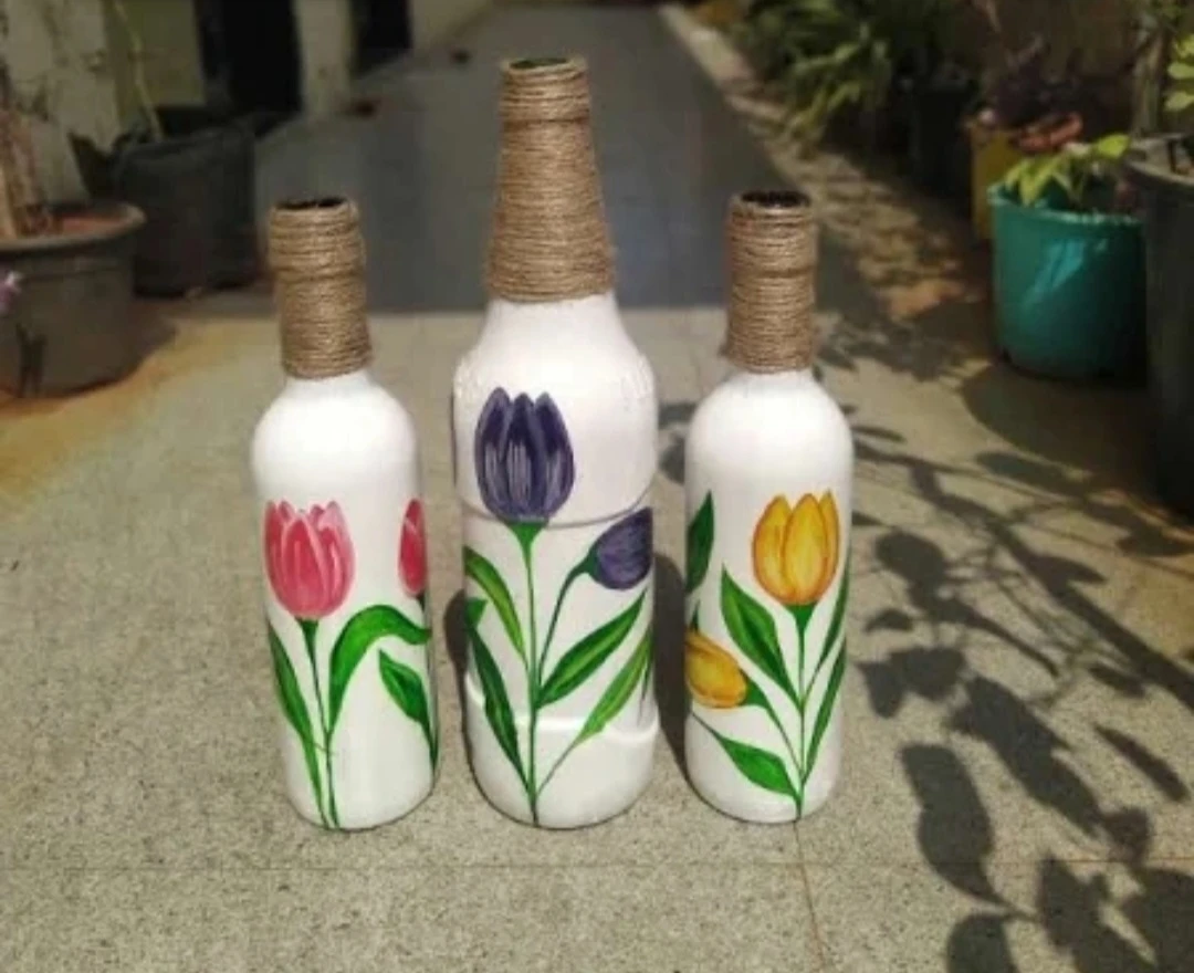 Set of 3 Hand-Painted Tulip Flower Bottles - photo 3