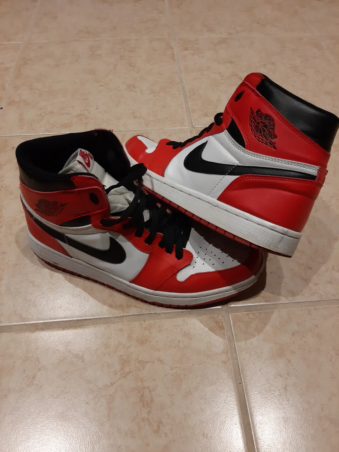 Nike Air Jordan 1 High OG Red White Black Sneakers