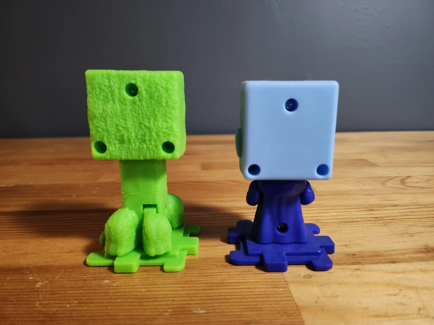 Minecraft Creeper & Villager Figurines - photo 2