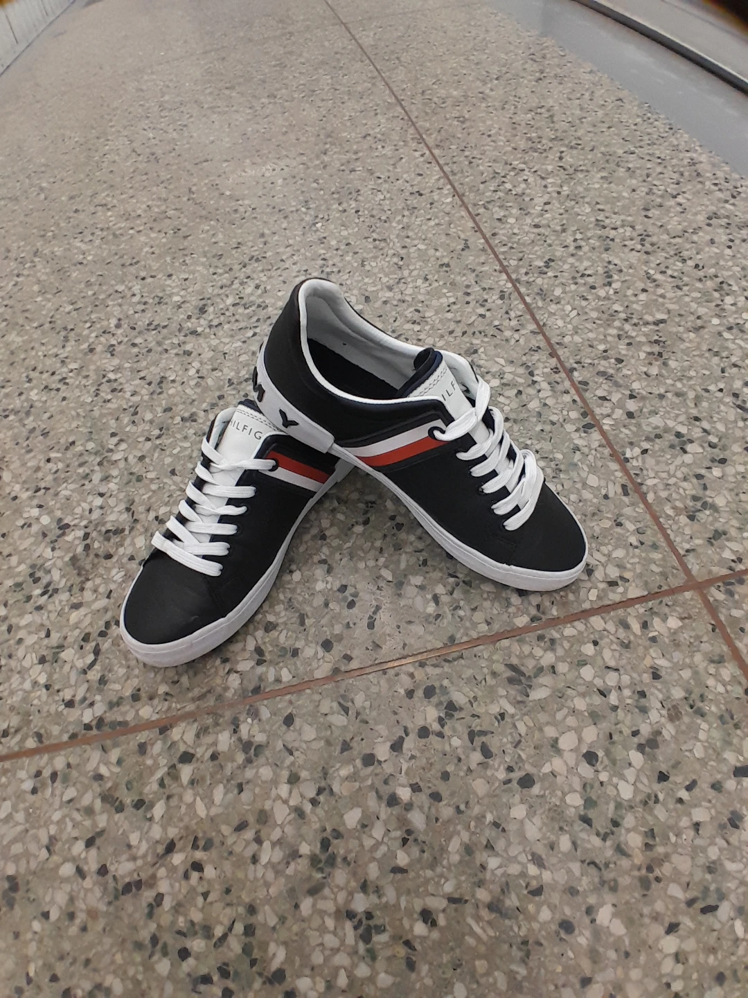 Tommy Hilfiger Men's Black Sneakers Size 7 - photo 4