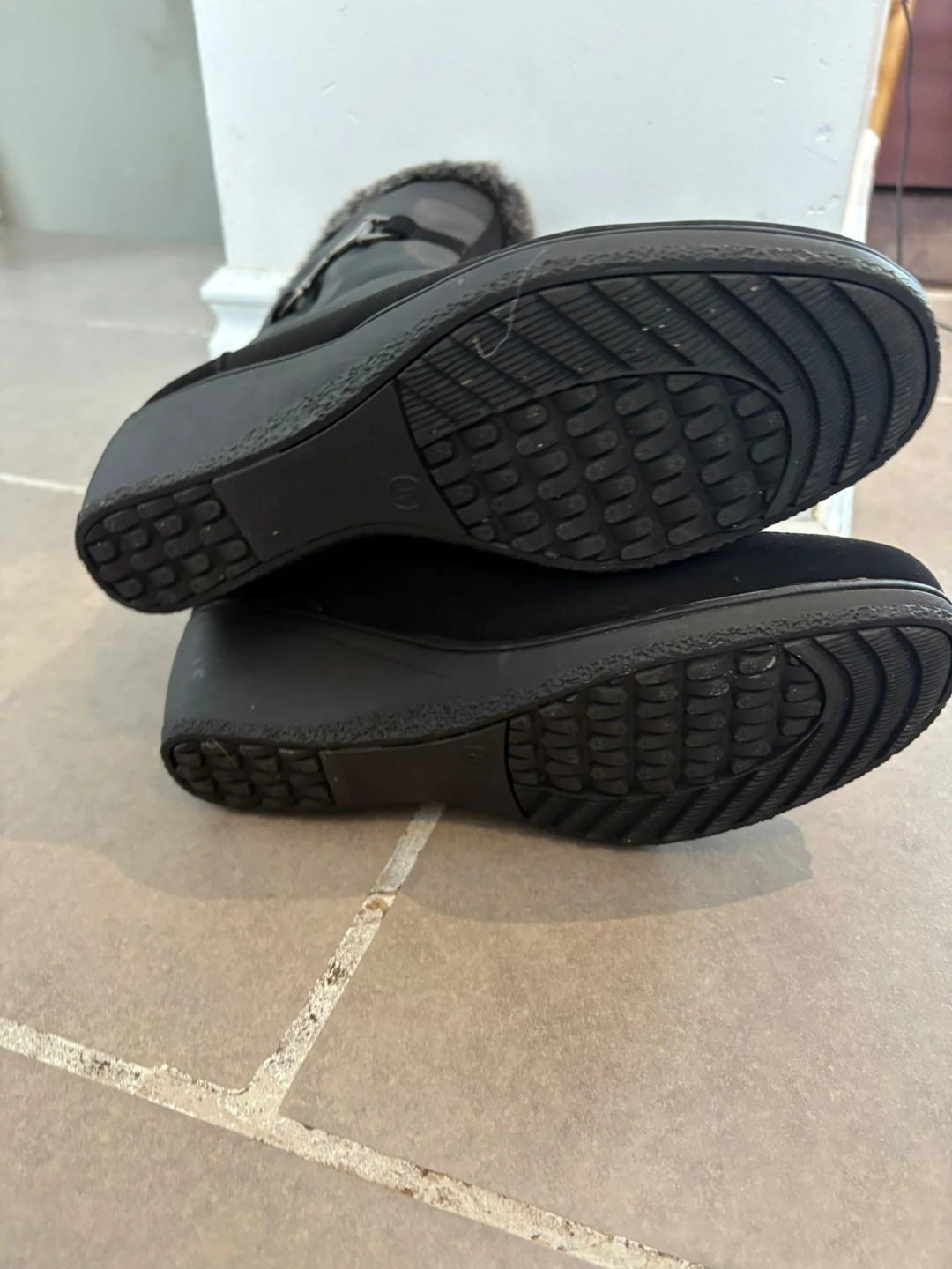 Black Winter Boots - Size 8 - photo 4