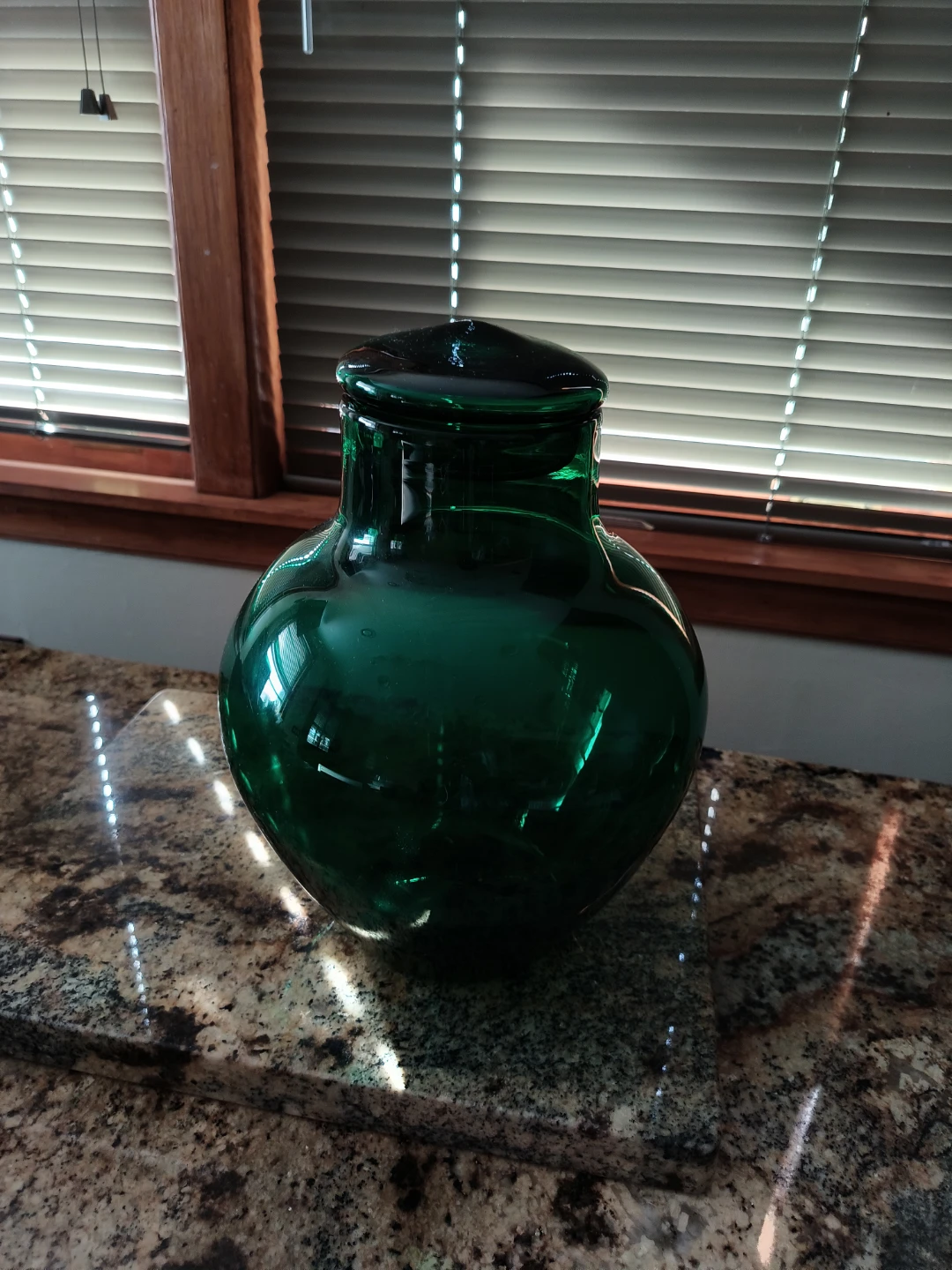 Emerald Green Glass Ginger Jar - photo 2