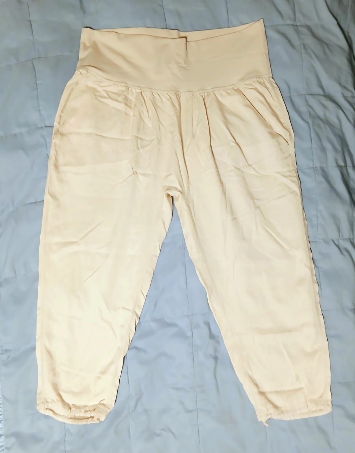 Lululemon Size 8 Cropped Casual Pants