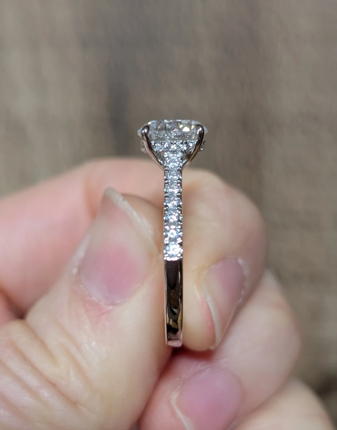 Gorgeous 2ct round brilliant moissanite ring - size 7 - photo 3