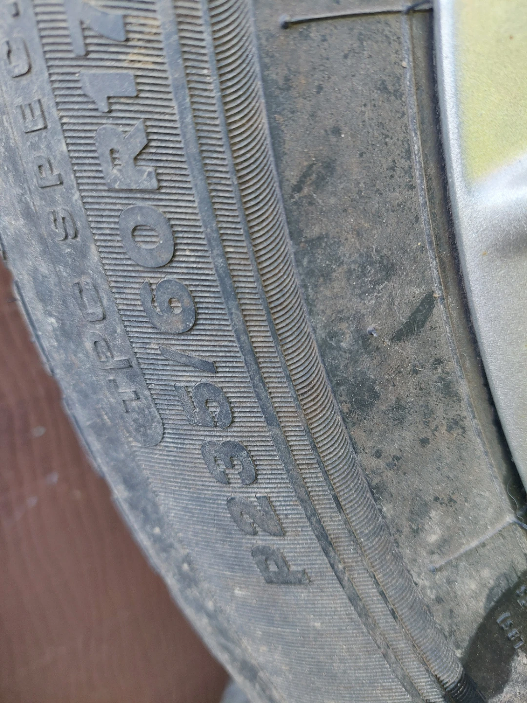 Set of 4 GMC Alloy Wheels with Tires - photo 3