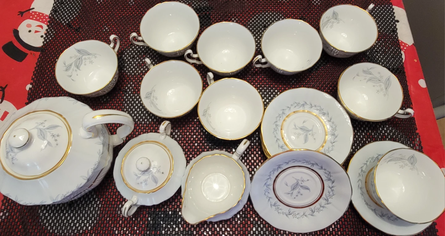 Vintage Tea Set - Teapot, Cups, Saucers, Creamer & Sugar Bowl - photo 3