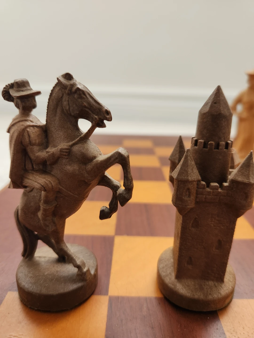 Beautiful Chess Set Pieces and hard wood board. - photo 4