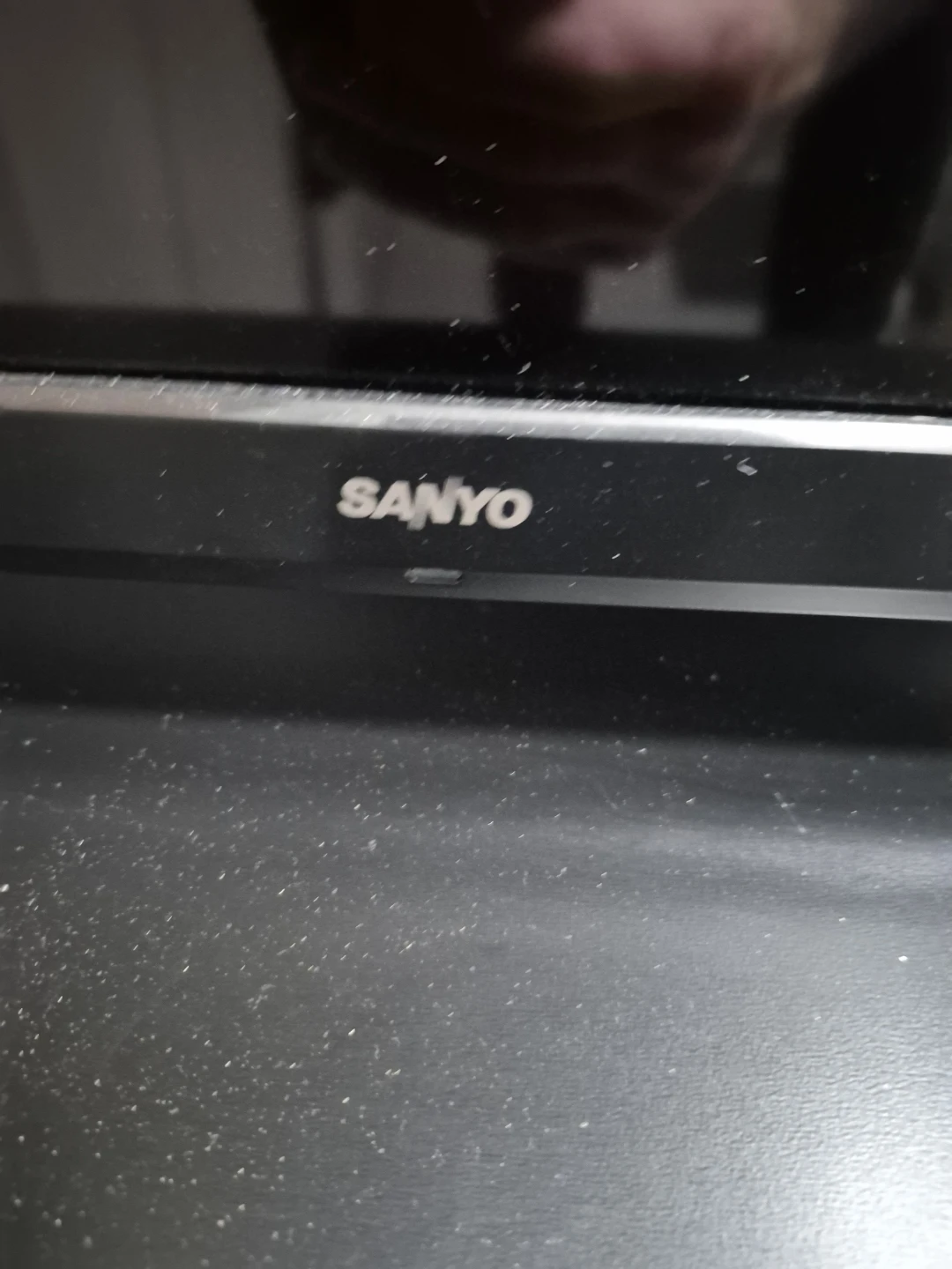Sanyo 32" Roku TV - photo 2