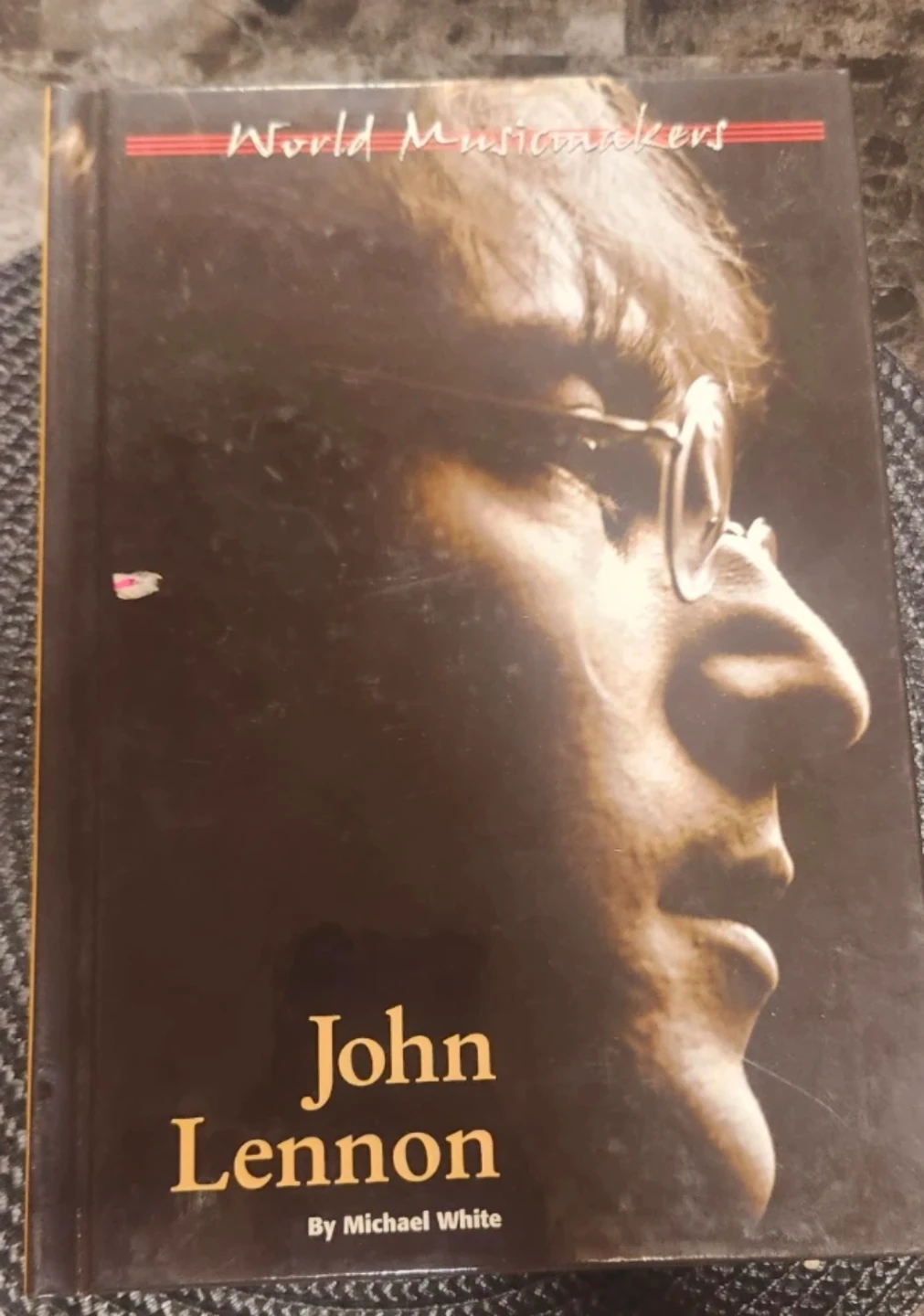 The Beatles Quiz Book & John Lennon Biography - photo 2