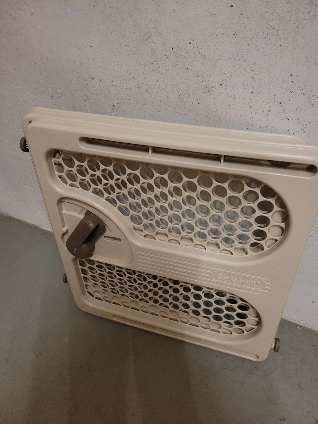 Safety 1st Baby Gate