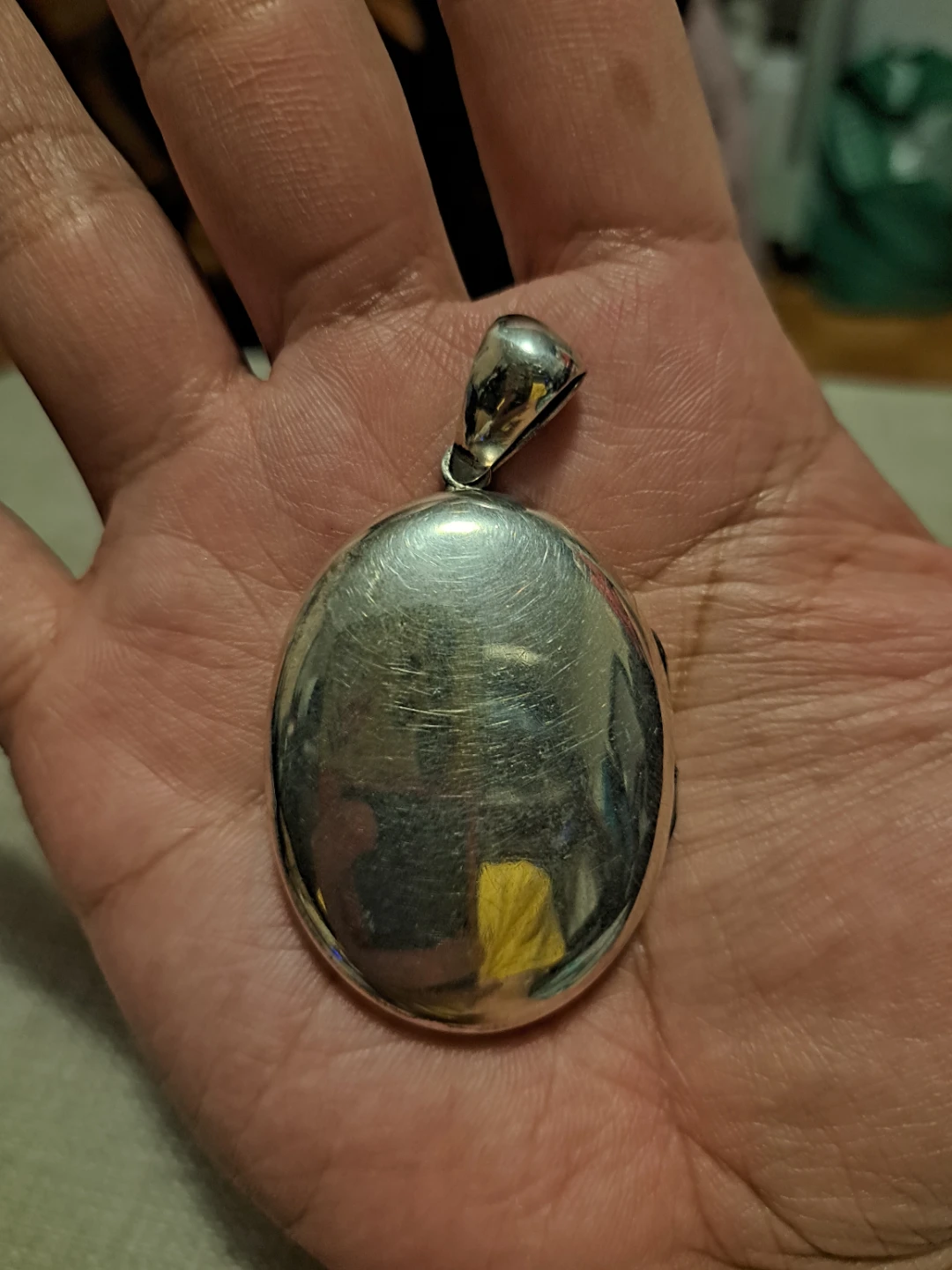 Vintage Floral Engraved Oval Locket Pendant - photo 2