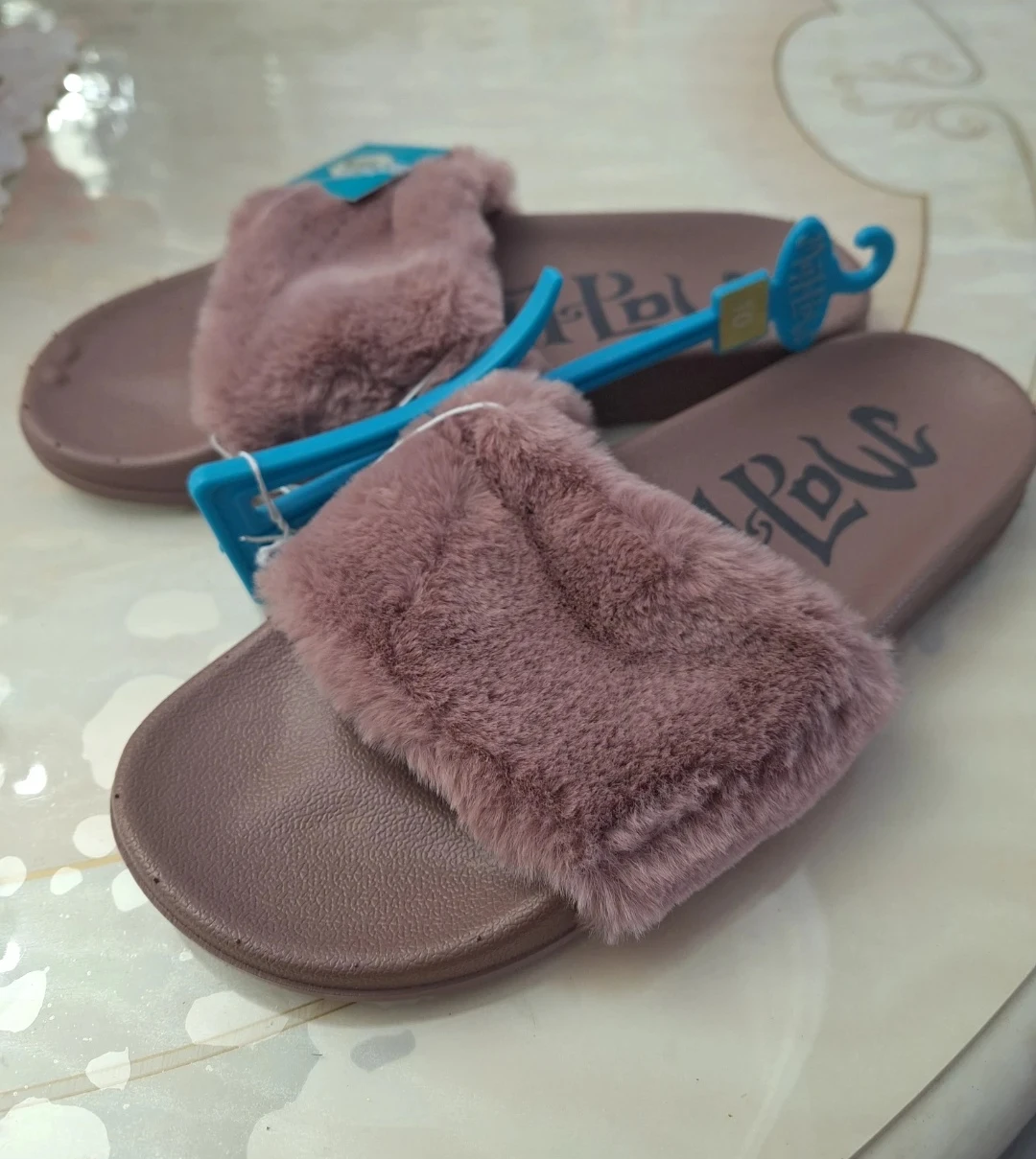BRAND NEW! Mad Love Faux Fur Slides Mauve Size 10