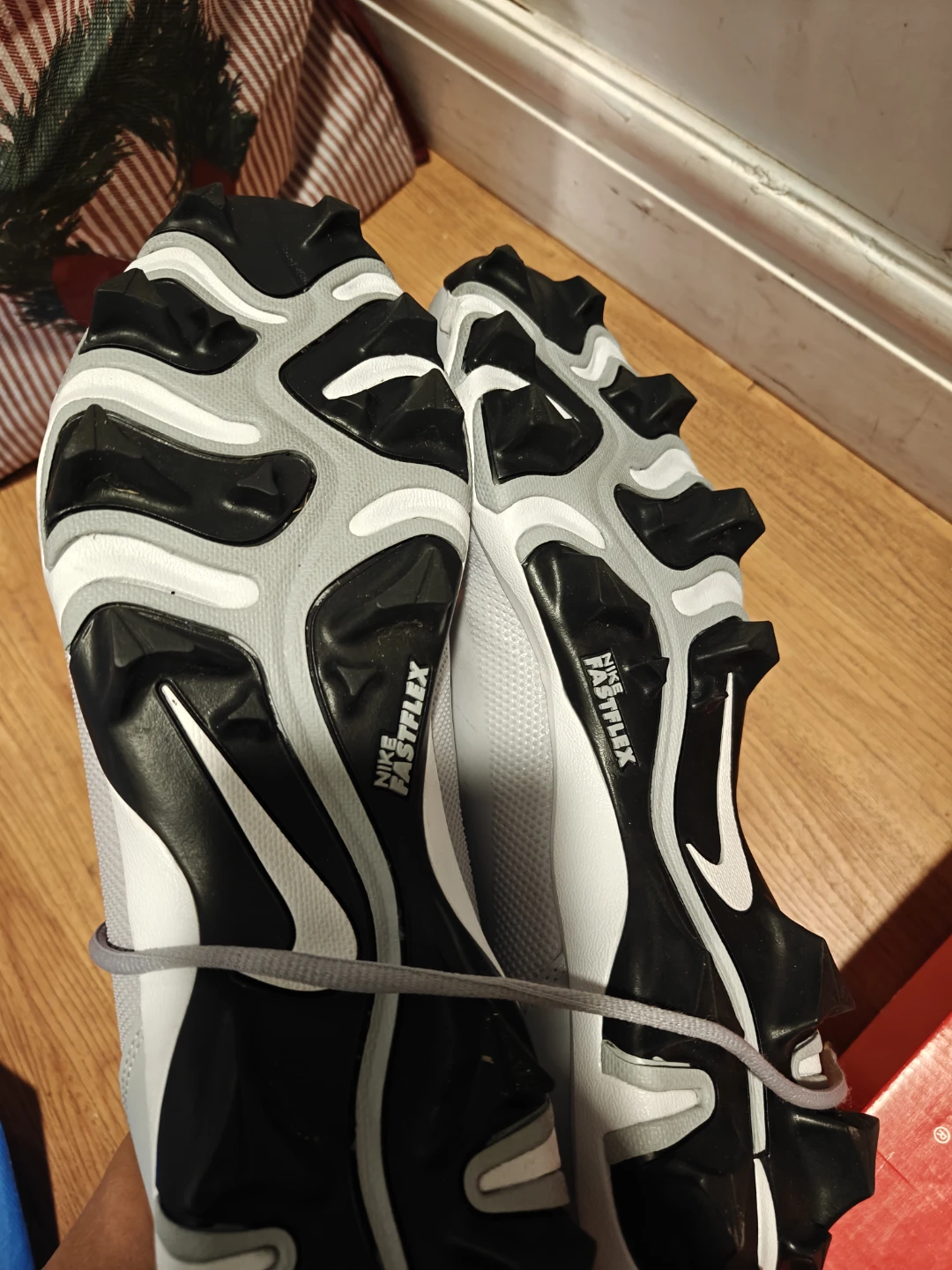 Nike Men's US 12 Football Cleats - photo 2