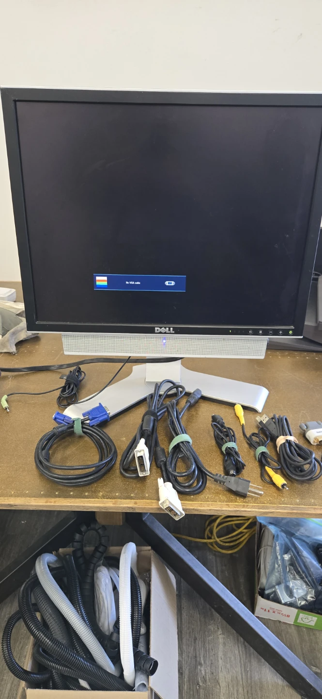 Dell 20" 2007FPb Monitor with Speakers & Cables